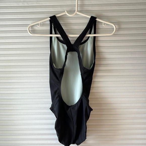 Nike Women’s Swimsuit - Picture 2 of 4